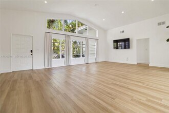 900 Belle Meade Island Dr in Miami, FL - Building Photo - Building Photo