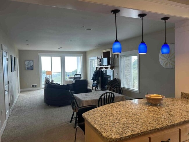 1125 Spring St in Newport, OR - Building Photo - Building Photo