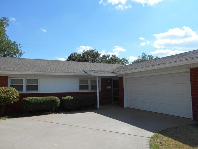 4701 46th Street in Lubbock, TX - Foto de edificio - Building Photo