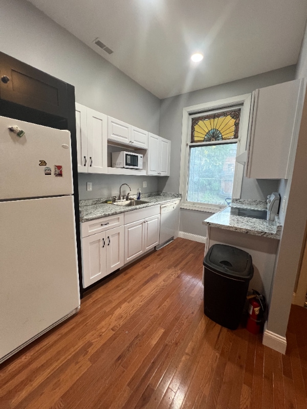 627 College St in Pittsburgh, PA - Building Photo - Building Photo