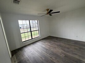 5901 Lake Hubbard Pkwy in Garland, TX - Building Photo