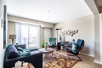 Laredo Grande in Red Deer, AB - Building Photo - Building Photo