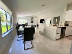4394 Mahogany Ridge Dr in Weston, FL - Building Photo - Building Photo