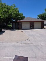 1705 Taylor St in Lampasas, TX - Building Photo