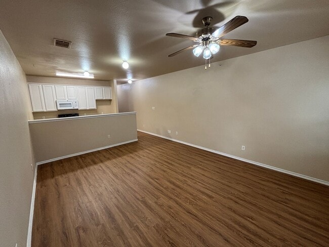 10718 Mathom Landing in Universal City, TX - Building Photo - Building Photo