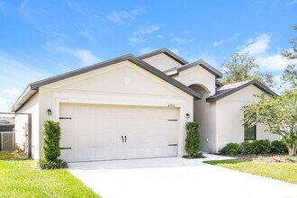2353 Bracknell Forest Trail in Tavares, FL - Building Photo - Building Photo