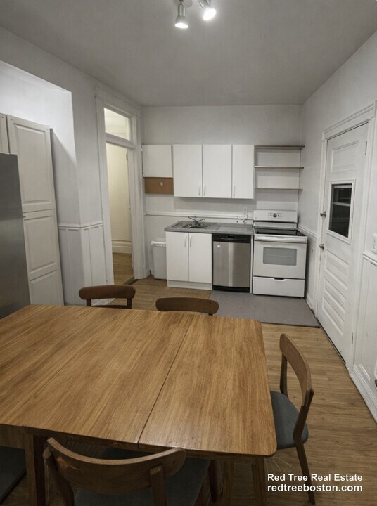 11 Euston St, Unit 2 in Brookline, MA - Foto de edificio