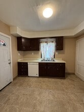 461 E 147th St in Cleveland, OH - Foto de edificio - Building Photo