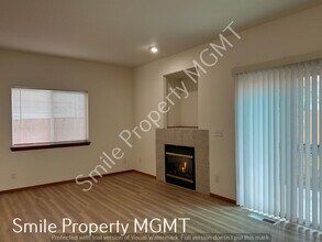 11633 SE Morrison St in Portland, OR - Building Photo - Building Photo