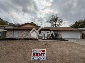 11154 El Sendero St in San Antonio, TX - Building Photo