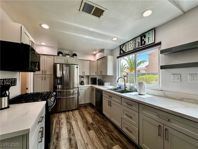property at 41 Stone Cress Dr