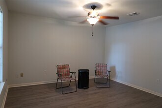 4721 9th St in Bacliff, TX - Foto de edificio - Building Photo