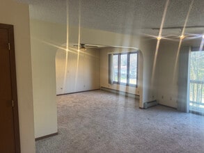 480 12th Ave SW in Le Mars, IA - Building Photo - Building Photo