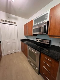 7355 SW 89th St, Unit 512N in Miami, FL - Building Photo - Building Photo