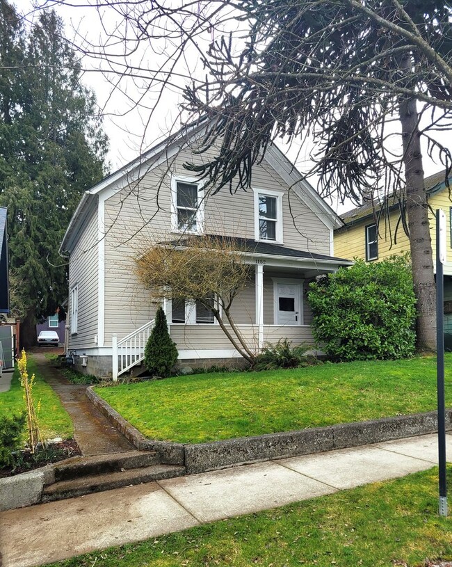 1152 Ellis St in Bellingham, WA - Foto de edificio - Building Photo