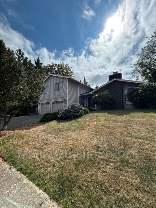 15123 SE 48th Dr in Bellevue, WA - Building Photo