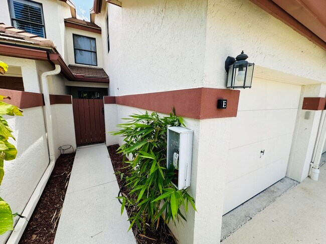 12724 Shoreline Dr in Wellington, FL - Building Photo - Building Photo