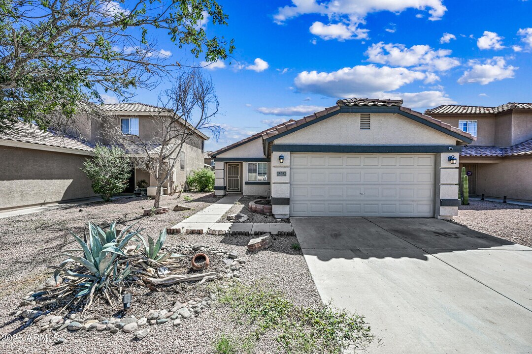 12021 W Columbine Dr in El Mirage, AZ - Building Photo