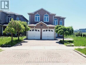 61 Chartway Blvd in Toronto, ON - Building Photo - Building Photo