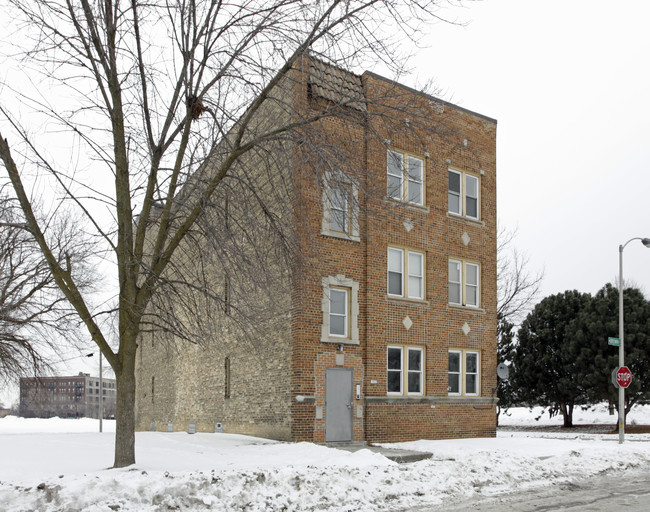 1902 W Brown St in Milwaukee, WI - Building Photo - Building Photo