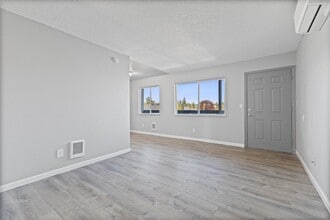 Carrington Square in Portland, OR - Foto de edificio - Building Photo