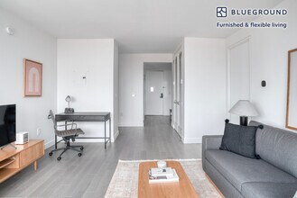 101 W End Ave in New York, NY - Building Photo - Building Photo