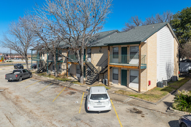 Park North Condominiums in San Marcos, TX - Foto de edificio - Building Photo