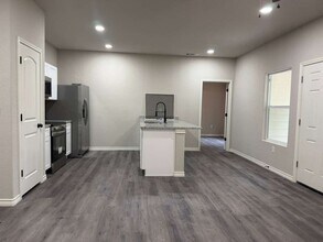 7610 Windsor Oaks in San Antonio, TX - Building Photo - Building Photo