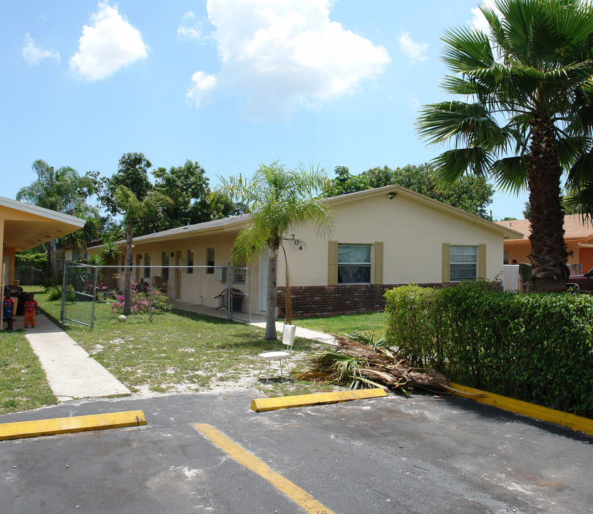 700-704 SW 16th Ave in Fort Lauderdale, FL - Building Photo