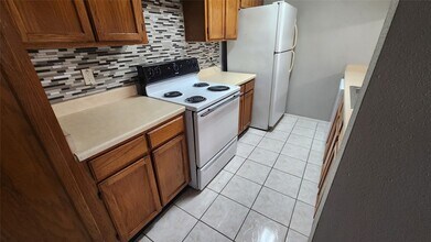 7313 Gulf Fwy, Unit 407 in Houston, TX - Building Photo - Building Photo