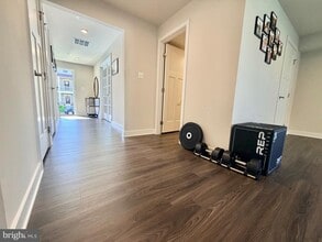 8627 Satinwood Dr in Frederick, MD - Building Photo - Building Photo
