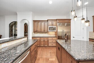 12303 Kimberley Ln in Houston, TX - Building Photo - Building Photo