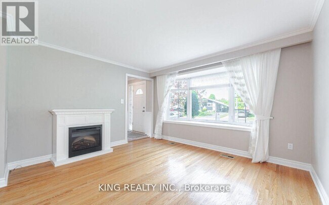 43 Grange Dr in Brampton, ON - Building Photo - Building Photo