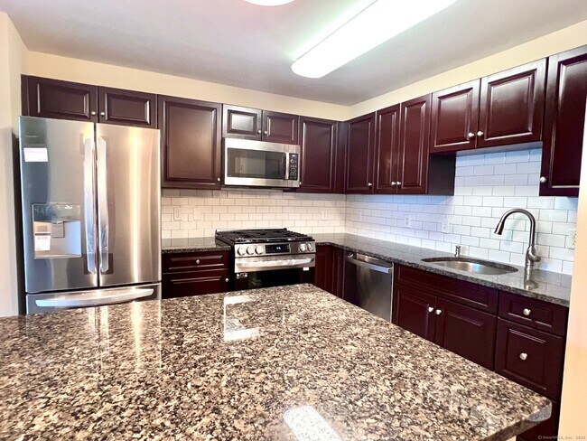 35 Broad St in Stamford, CT - Building Photo - Building Photo