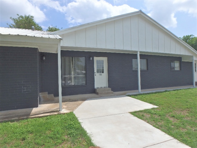 13573 U.S. Hwy 87 W in La Vernia, TX - Building Photo - Building Photo