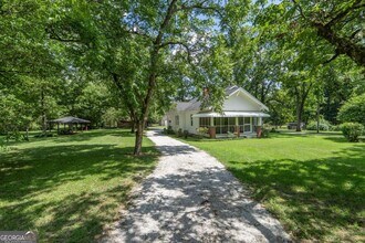 5380 Guthrie Rd in Loganville, GA - Building Photo - Building Photo