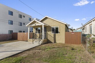 1443 W 36th Pl in Los Angeles, CA - Building Photo - Building Photo