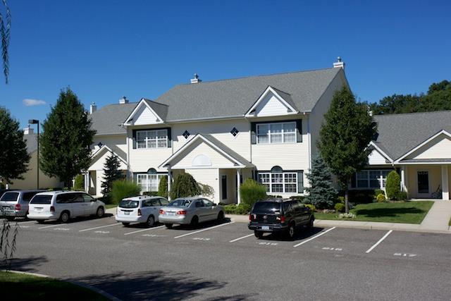 304 Centre Ct in Medford, NY - Building Photo
