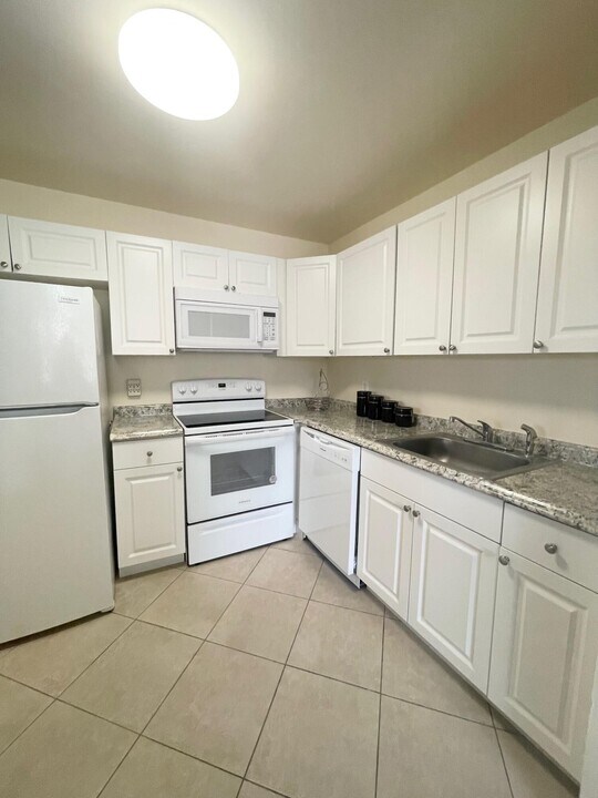314 Saxony Ln in Delray Beach, FL - Building Photo