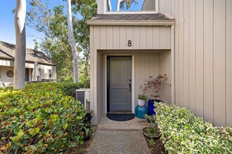 8 Rocky Glen in Irvine, CA - Building Photo - Building Photo