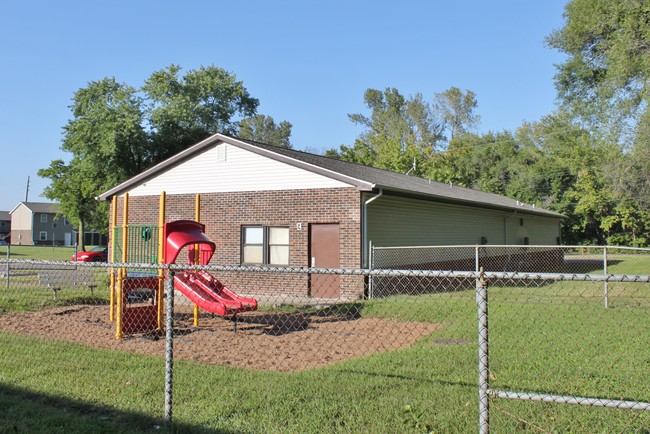 Greystone Apartments in East St. Louis, IL - Building Photo - Building Photo