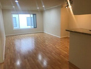 5434 Zelzah Ave in Los Angeles, CA - Building Photo - Building Photo