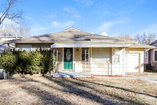 11222 East 20th St S in Independence, MO - Building Photo