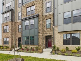 5320 Wyndham Forest Dr in Glen Allen, VA - Building Photo