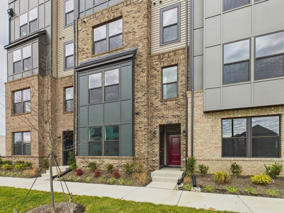 5320 Wyndham Forest Dr in Glen Allen, VA - Building Photo