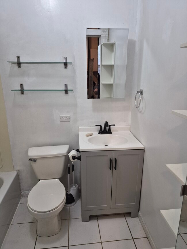 1507 Elston N Ave, Unit 1R in Chicago, IL - Building Photo - Building Photo