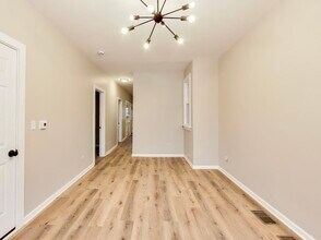 4213 W Roscoe St in Chicago, IL - Building Photo - Building Photo