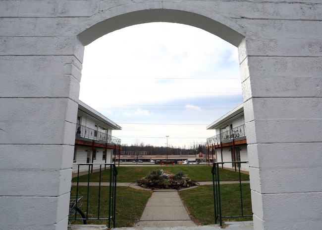 Plaza View Apartments in Kent, OH - Building Photo - Building Photo