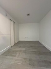16385 Biscayne Blvd, Unit 305 in Aventura, FL - Building Photo - Building Photo