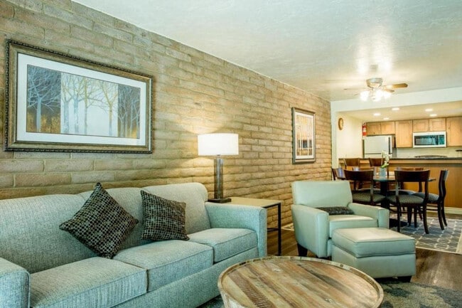 1020/1-1021 Vail View Dr